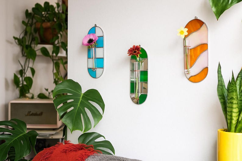 Wandvase mit Reagenzglas, Buntglas, Türkisblau und Opalweiß, Funky Collection, Vermehrungsstation