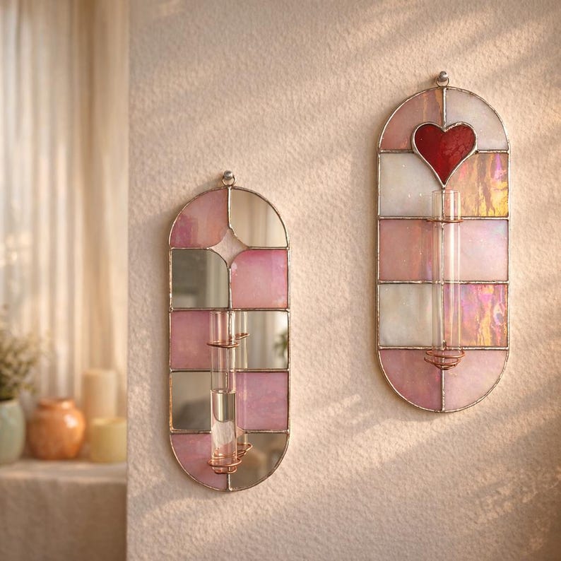 Handgefertigte Glasmalerei Herz Wandvase mit Reagenzglashalter - Funky Series, Rot & Rosa, 19,5 cm