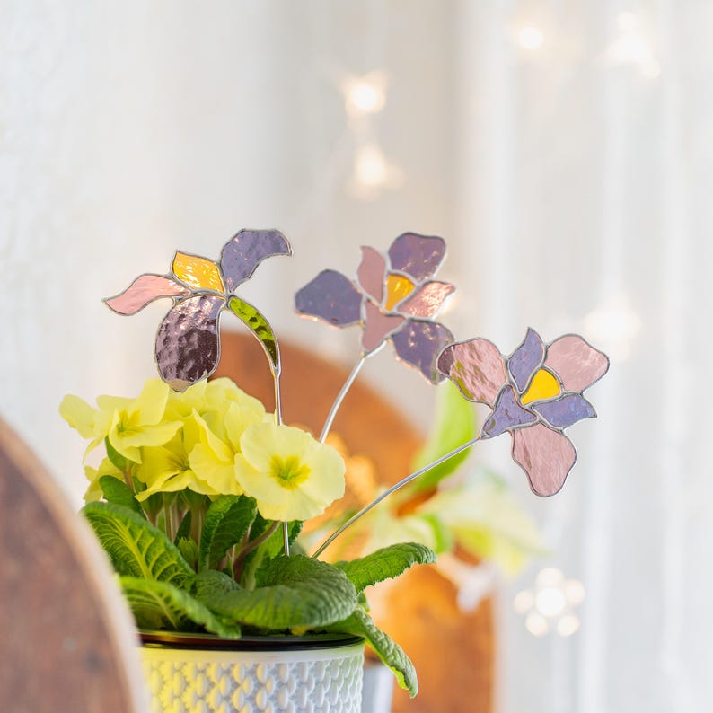 Iris Stained Glass Plant Stakes - Cottagecore Dekoration, Frühlingsblumenakzent für Blumentöpfe